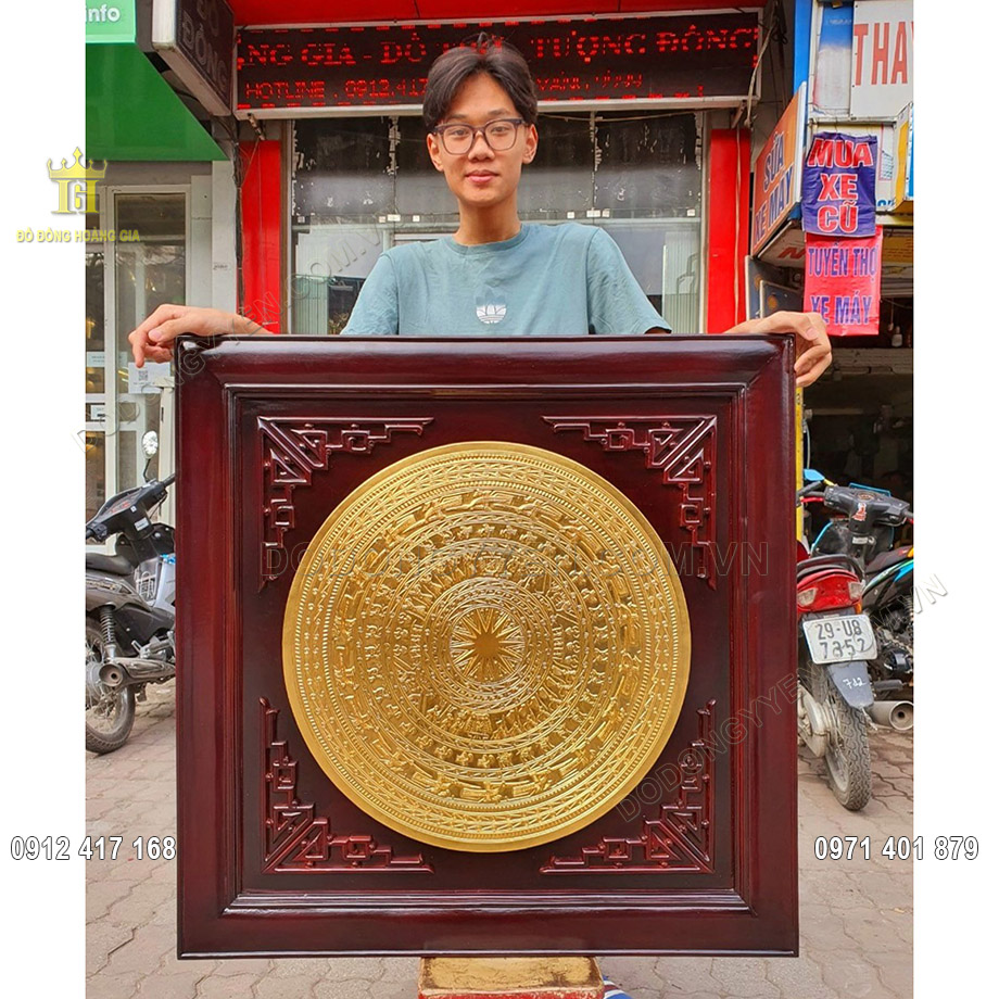 tranh mặt trống đồng d&aacute;t v&agrave;ng